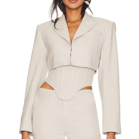 h:ours Gray Crop Tweed Blazer MEDIUM Bolero Padded Shoulder Revolve Designer NEW - Picture 2 of 9
